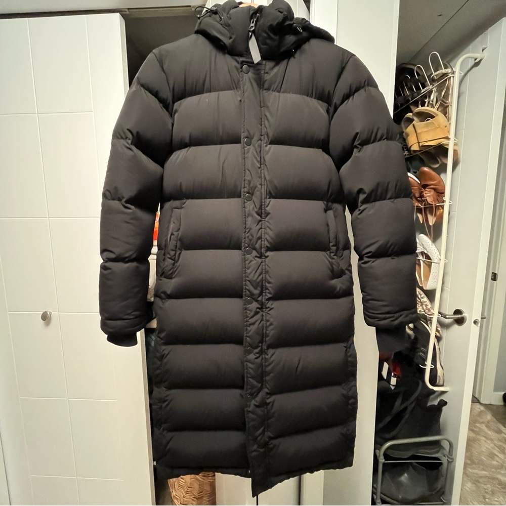 Aritzia TNA Super Puff long in black